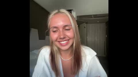 You fav Miss Si online show from 03.04.26