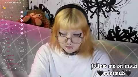Snapshot of silly_soul chatting on 09.09.25 Mia online show from 09.09.25