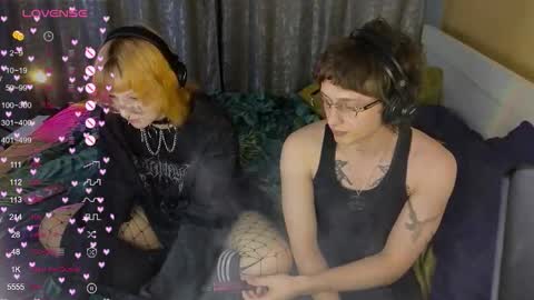 Snapshot of silly_soul chatting on 10.06.25 Mia online show from 10.06.25