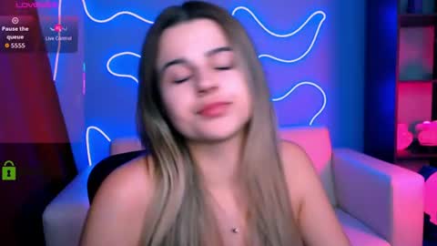Snapshot of silvia_queen1 chatting on 06.11.26 Silvia nude in pvt online show from 06.11.26