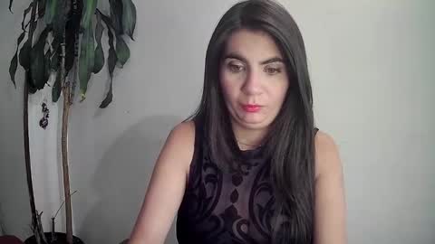 Snapshot of silviecollins chatting on 12.14.24 Silvie online show from 12.14.24