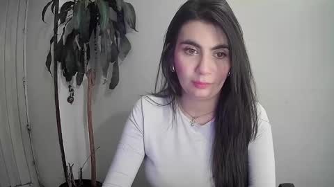 Snapshot of silviecollins chatting on 12.18.24 Silvie online show from 12.18.24