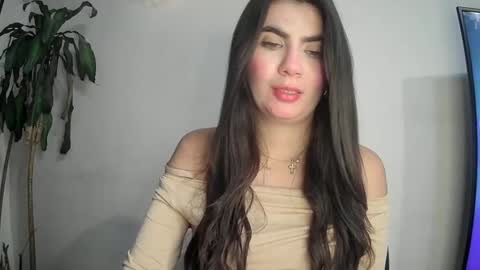Snapshot of silviecollins chatting on 03.12.25 Silvie online show from 03.12.25