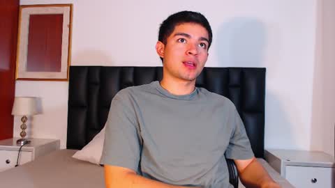 Snapshot of simon__lambert chatting on 06.10.26 simon__lambert online show from 06.10.26