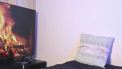 Simon Independent Model online show from 02.27.25