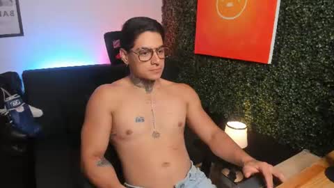 Snapshot of simon_cortes chatting on 06.24.26 Simon Cortes online show from 06.24.26