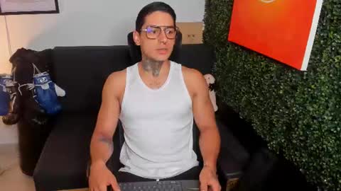 Snapshot of simon_cortes chatting on 07.26.26 Simon Cortes online show from 07.26.26