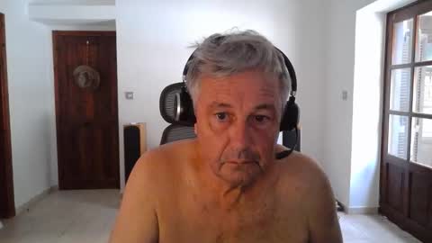 Snapshot of simonthenudist chatting on 09.17.25 Simon online show from 09.17.25