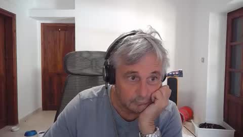 Snapshot of simonthenudist chatting on 11.08.25 Simon online show from 11.08.25