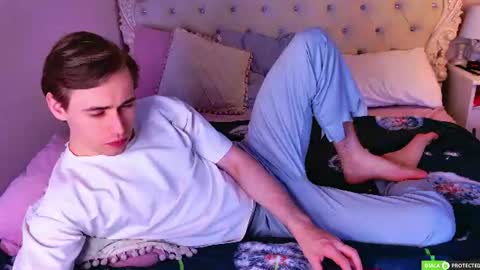 Snapshot of simonwarner chatting on 06.27.26 Simon online show from 06.27.26