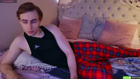 Snapshot of simonwarner chatting on 07.17.26 Simon online show from 07.17.26