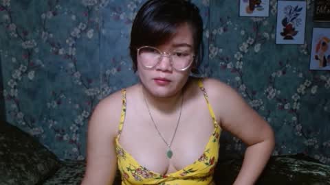 Snapshot of simply_niki chatting on 11.03.25 zia online show from 11.03.25