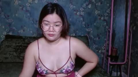 Snapshot of simply_niki chatting on 01.12.26 zia online show from 01.12.26