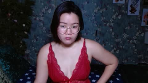 Snapshot of simply_niki chatting on 02.21.26 zia online show from 02.21.26