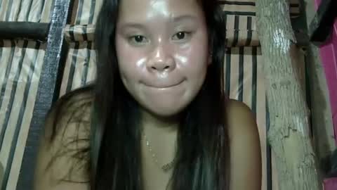 Snapshot of simply_y0urs chatting on 12.04.24 simply_y0urs online show from 12.04.24