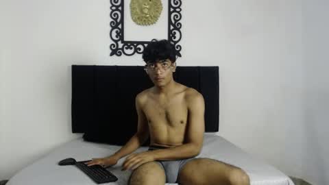 Snapshot of sinboy_ chatting on 05.05.26 online show from 05.05.26