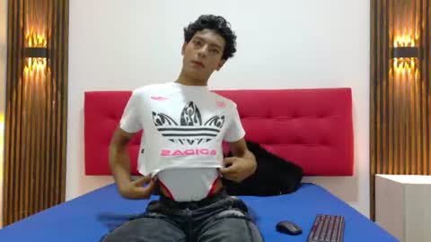 Snapshot of sinboy_ chatting on 06.10.26 online show from 06.10.26