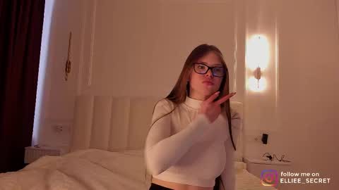 Snapshot of sinful_girl chatting on 02.24.26 Ellie online show from 02.24.26