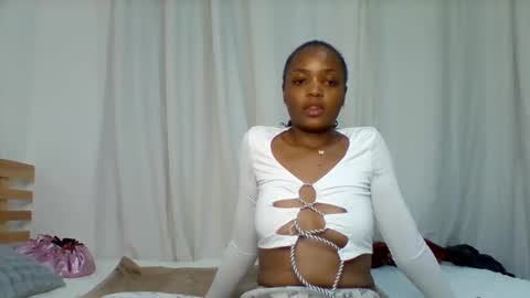 Snapshot of sinfulaura chatting on 05.27.26 Ebony Vixen online show from 05.27.26