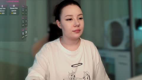 Snapshot of sinigami_ chatting on 01.06.25 Ari online show from 01.06.25