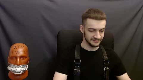 Snapshot of sir_damien chatting on 12.12.24 Sir Damien online show from 12.12.24