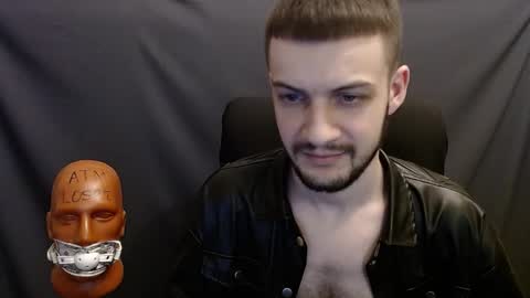 Snapshot of sir_damien chatting on 01.05.25 Sir Damien online show from 01.05.25