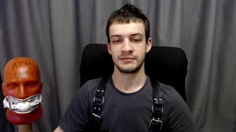Snapshot of sir_damien chatting on 10.04.25 Sir Damien online show from 10.04.25