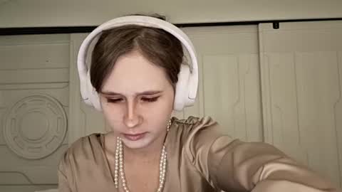Snapshot of sirenabernstrom chatting on 06.18.26 Soly online show from 06.18.26