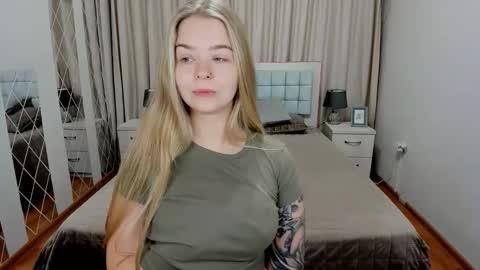 SirenaBloom online show from 10.03.25