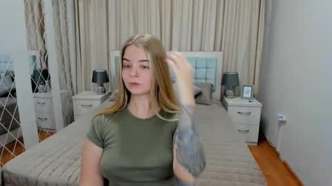 SirenaBloom online show from 11.13.25