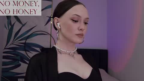 Snapshot of sirenaswhisper chatting on 06.17.26 Goddess Sirena online show from 06.17.26