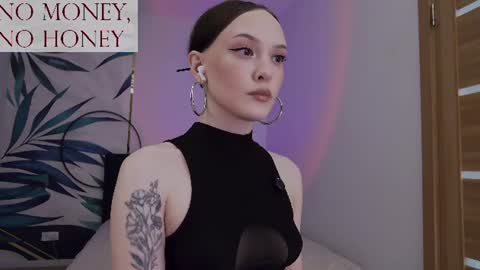 Snapshot of sirenaswhisper chatting on 07.16.26 Goddess Sirena online show from 07.16.26