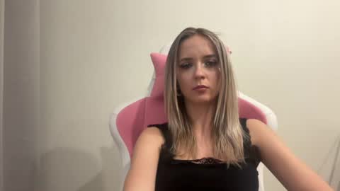 Snapshot of sisi_bunny chatting on 06.10.26 Sisi Bunny online show from 06.10.26