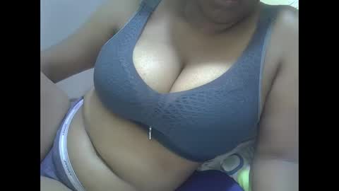 Snapshot of sisibrown97 chatting on 01.11.26 brown online show from 01.11.26