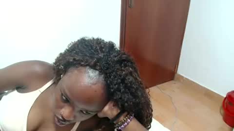 Snapshot of sismile chatting on 04.10.26 shannie online show from 04.10.26