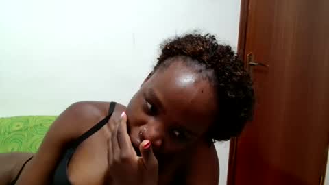 Snapshot of sismile chatting on 04.14.26 shannie online show from 04.14.26