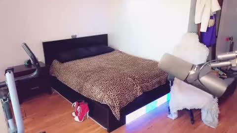 Snapshot of sissyashleigh chatting on 09.09.25 Ashleigh Mak online show from 09.09.25