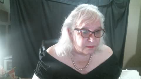 Sissy Diane online show from 10.26.25