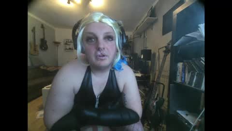 Snapshot of sissylovedoll chatting on 04.04.26 Tiffany Candy online show from 04.04.26