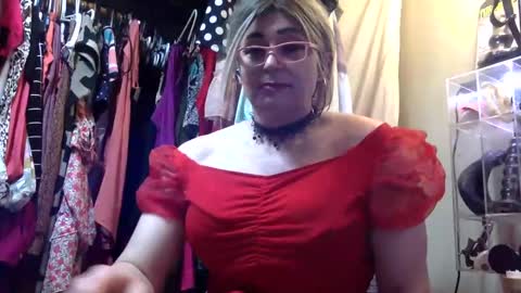 Snapshot of sissyriann chatting on 02.13.25 sissy cock whore online show from 02.13.25