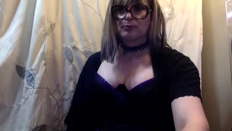 Snapshot of sissyriann chatting on 02.14.25 sissy cock whore online show from 02.14.25