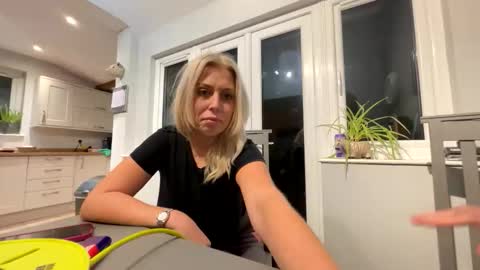Doubleg online show from 10.26.25