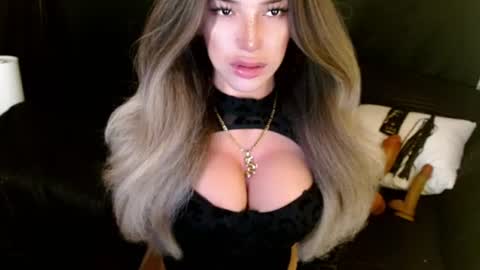 Snapshot of sizzling_cassie130 chatting on 06.30.26 Cassie online show from 06.30.26