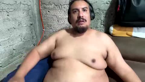 Snapshot of skinhell chatting on 11.05.25 Elias online show from 11.05.25