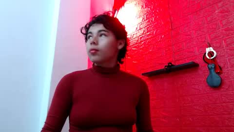 Snapshot of skinny18sexy chatting on 02.23.26 skinny online show from 02.23.26