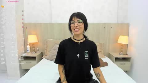 Emily Rojas online show from 09.28.25