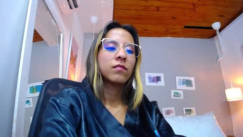 skinny_hottie18 online show from 01.09.25
