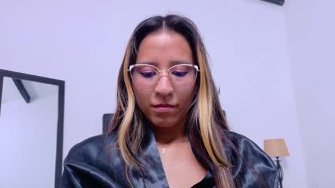 skinny_hottie18 online show from 02.05.25