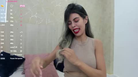 Snapshot of skinny_noa chatting on 02.28.25 Noa online show from 02.28.25