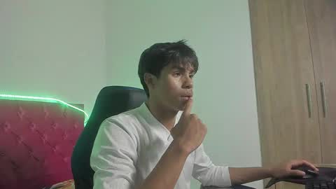 Snapshot of skinny_sam23 chatting on 04.23.26 sam online show from 04.23.26